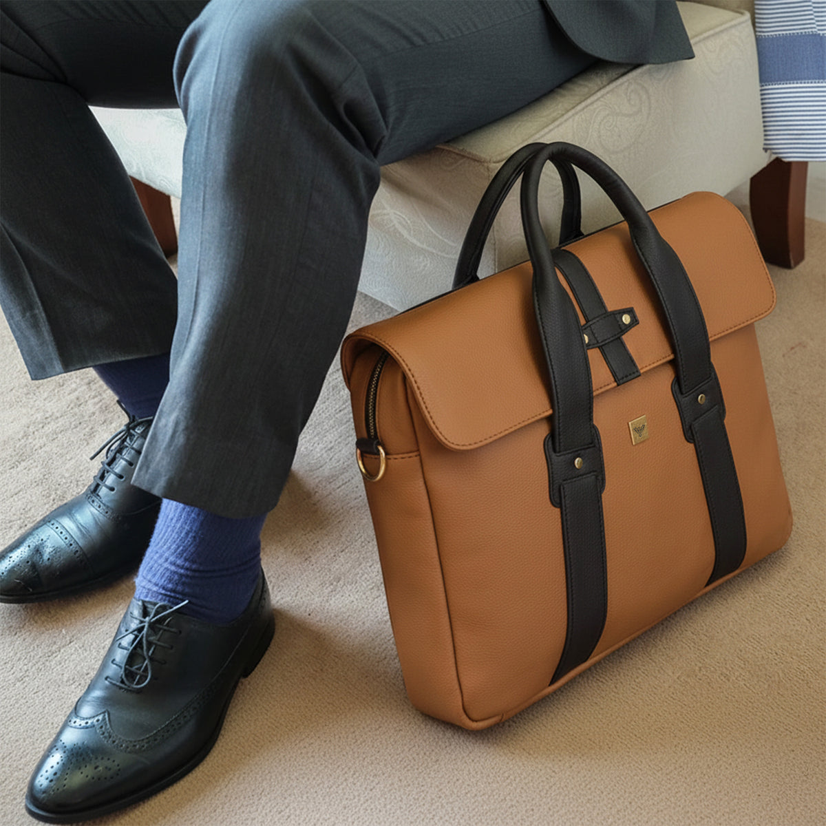 Valor Leather Messenger Bag